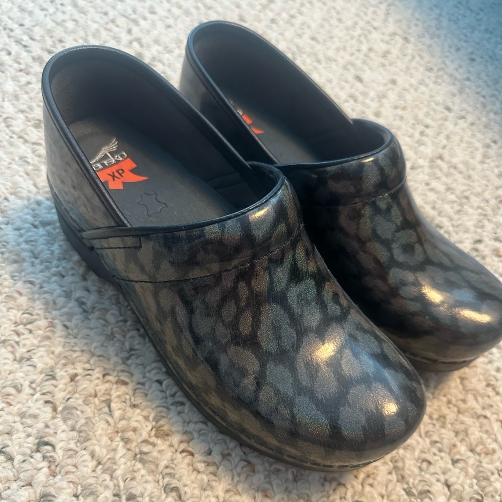 Dansko xp cloggs